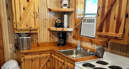 RUSTIC Cabin in West Mineral