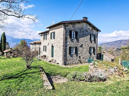 Alleinstehendes Ferienhaus mit  W-LAN, privatem Pool, TV, Terrasse, Haustiere erlaubt, Panoramablick