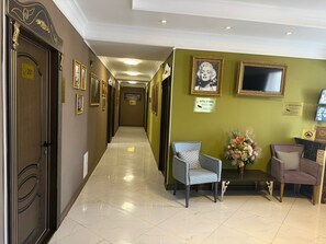 Lobby - Monroe Hotel (Almaty)