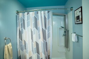 Bathroom - The Charm & Soft 2-bedroom apartment in Huber Heights - Dayton. (Huber Heights)