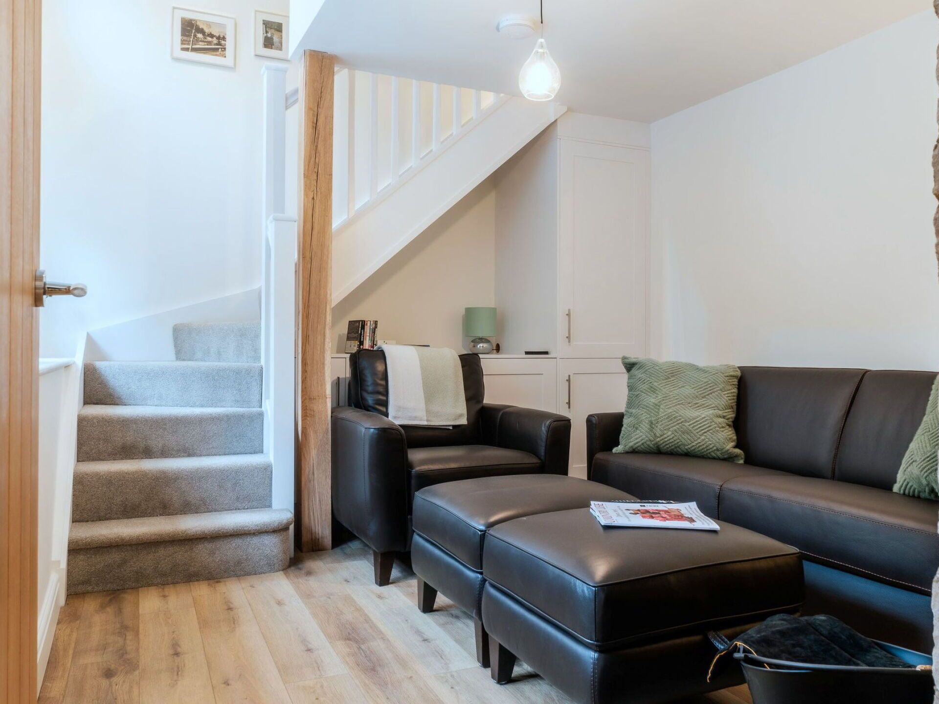 Interior Design, Möbel, Flooring, Wand, Couch, Fussboden, Holz, Wohnzimmer, Zuhause, Decke