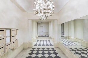 Interior - JUST STEPS AWAY FROM ICONIC LANDMARKS @  PLACE VENDÔME & LOUVRE AT RUE AUX OURS (Paris)