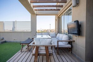Outdoor dining - The White Pent - Palm Hills I Nesty Hospitality (New Cairo City)