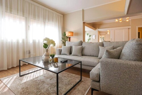 The Lavish Pearl l nesty hospitality