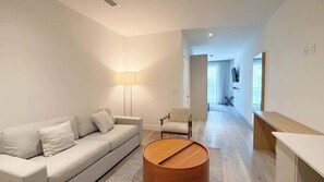 TV - Sleek Studio • Balcony • Near FIFA Fan Fest (Miami)