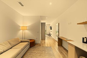 TV - Sleek Studio - Balcony - Near FIFA Fan Fest (Miami)