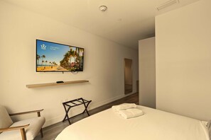 Iron/ironing board, WiFi, bed sheets - Sleek Studio - Balcony - Near FIFA Fan Fest (Miami)