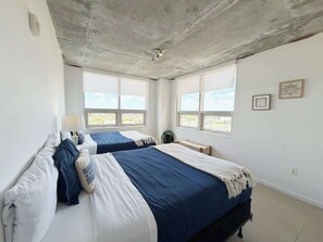 2 bedrooms, iron/ironing board, travel cot, WiFi - Bright 2BR Rooftop Pool · FIFA Fan Fest 15min (Miami)