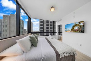 2 bedrooms, iron/ironing board, WiFi, bed sheets - FIFA Fan Fest · 2BR Sleeps 6 · Pool & Gym (Miami)