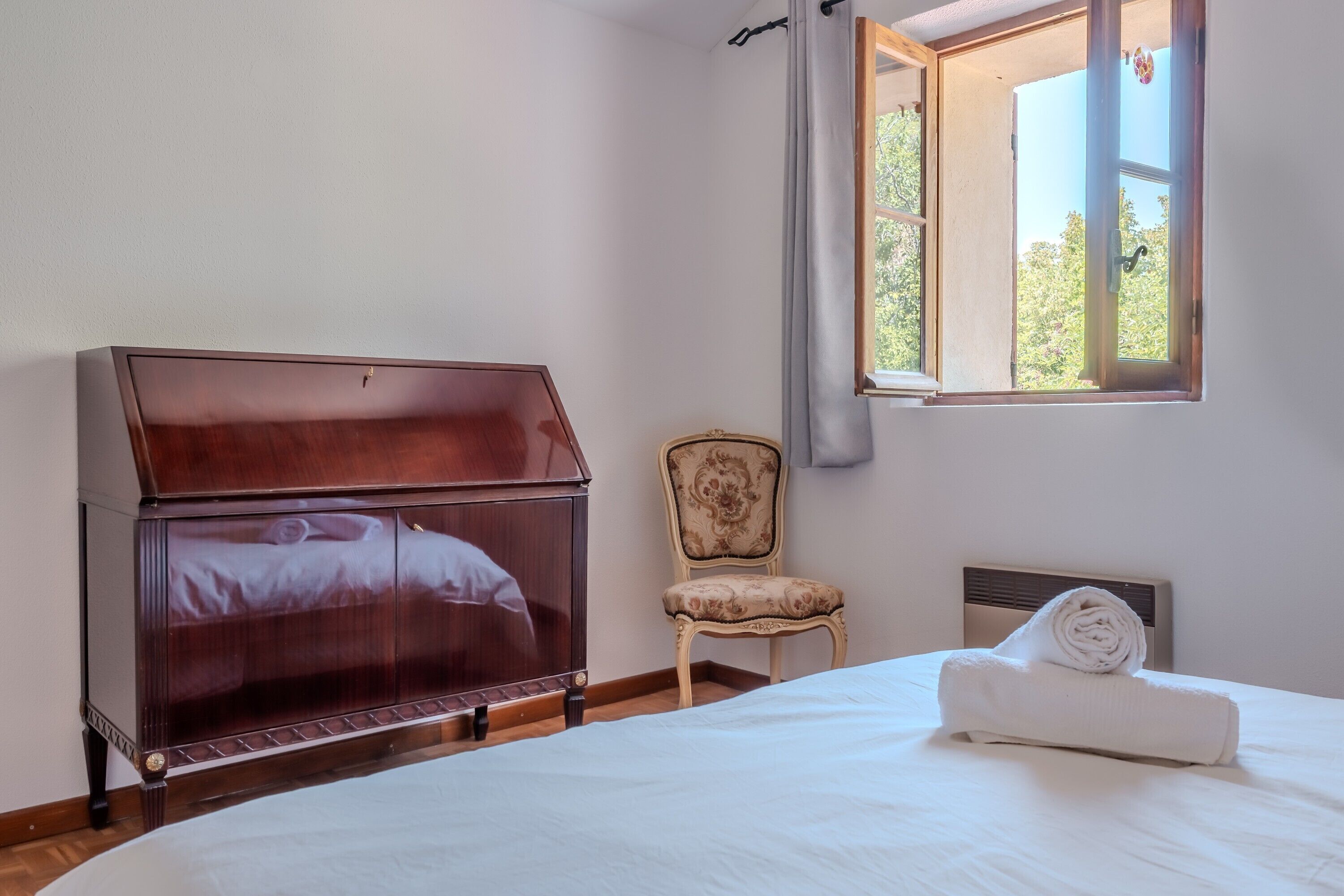 2 chambres, fer et planche à repasser, Wi-Fi, draps fournis