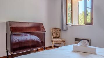 2 chambres, fer et planche à repasser, Wi-Fi, draps fournis