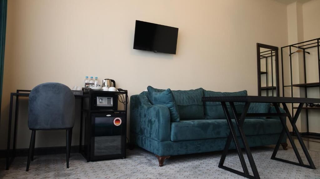 Triple Room, Balcony, Mountain View | Living area