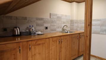 Luxury Double Room, Balcony, Mountain View | Private kitchen