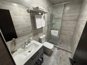 ラグジュアリー ダブルルーム バルコニー マウンテンビュー | バスルーム