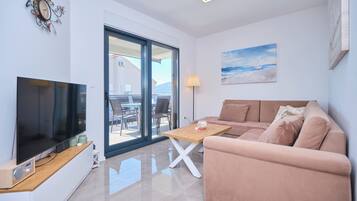 Appartamento Classic, balcone, vista spiaggia | Area soggiorno