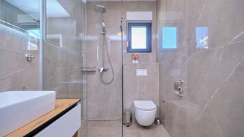 Classic Apartment, Balcony, Beach View | Bathroom | Towels, toilet paper