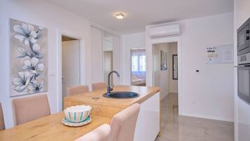 Appartamento Classic, balcone, vista spiaggia | Cucina privata
