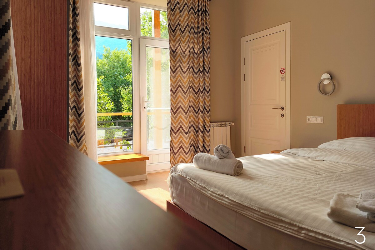 Double Room | Laptop workspace, soundproofing, WiFi (free), bed sheets
