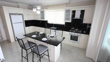 Iron/ironing board, free WiFi, bed sheets, wheelchair access