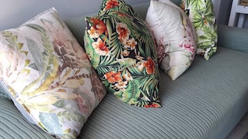 Apartemen, 2 kamar tidur, patio | Area keluarga