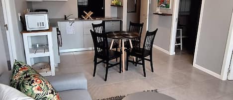 Apartment, 2 Bedrooms, Patio | Living area