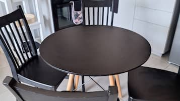 Apartamento, 2 quartos, varanda | Opções para refeição