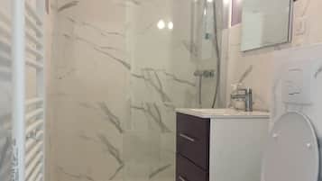 Hårtørrer, håndklæder, Toiletpapir