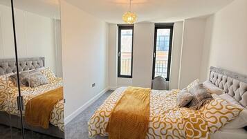 2 bedrooms, iron/ironing board, free WiFi, bed sheets