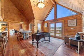 Living area - Lakefront house in Lexington:Fishing,Boating & BBQ (Lexington)