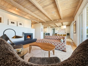 TV, fireplace, stereo, offices - Hygge House (Santa Fe)