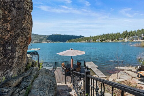 Lakefront Cottage w/ Hot Tub | Iconic Boulder Bay Retreat