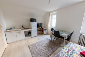 Dining - Vrbo Property (Nevers)