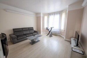 Living area - Vrbo Property (Nevers)