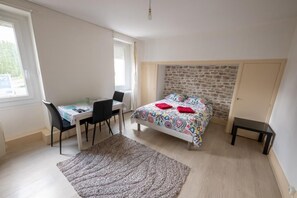 Room - Vrbo Property (Nevers)