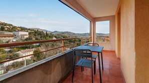 Outdoor dining - Charming apart for 4 in the city center (Grasse)