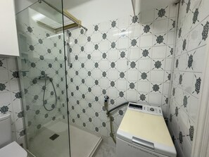 Bathroom - Apartment 'Beach Front Home A125' with Sea View, Wi-Fi and Air Conditioning (Torrox Costa)