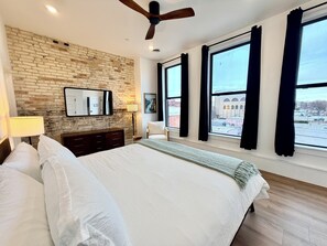 3 bedrooms, iron/ironing board, Internet, bed sheets - Panoramic Views of TC in this Spacious 3 Bedroom Condo (Traverse City)
