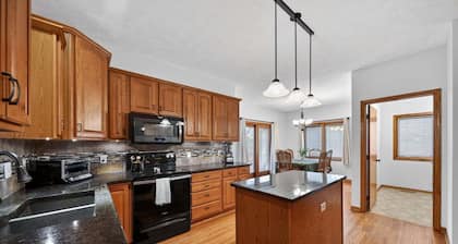 Quiet Lincoln Gem 3 King Brs Garage 3 Bedroom Home