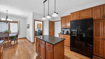 House, 3 Bedrooms | Private kitchen