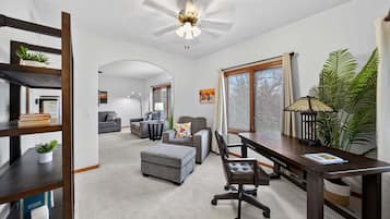 House, 3 Bedrooms | Living area