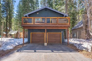 Exterior - Donner Lake Outpost 4 Bedroom Home (Truckee)