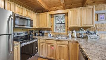 Cabin, 2 Bedrooms | Private kitchen