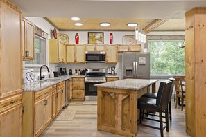 Cabin, 3 phòng ngủ | Bếp riêng | Tủ lạnh, lò nướng, dụng cụ pha cà phê/trà, lò nướng bánh mì 