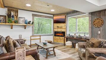 Cabin, 3 Bedrooms | Living area