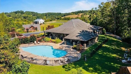 Piscina. Sanctuary Retreat 3 Bedroom Home