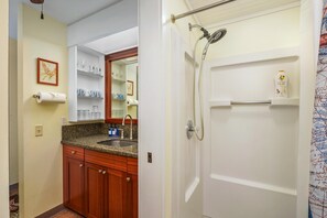 Studio | Bathroom - Big Island Kona Islander #347 Condo (Kailua-Kona)