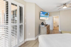 3 bedrooms, iron/ironing board, free WiFi, bed sheets - 0105W-3 bedroom unit located on the 1st floor (Orange Beach)