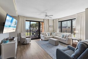 Smart TV - 0105W-3 bedroom unit located on the 1st floor (Orange Beach)