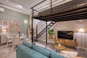 TV - Sophisticated 1 bedroom apartment GOBLUGF (Cospicua)