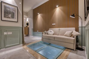 TV - Sophisticated 1 bedroom apartment GOBLUGF (Cospicua)